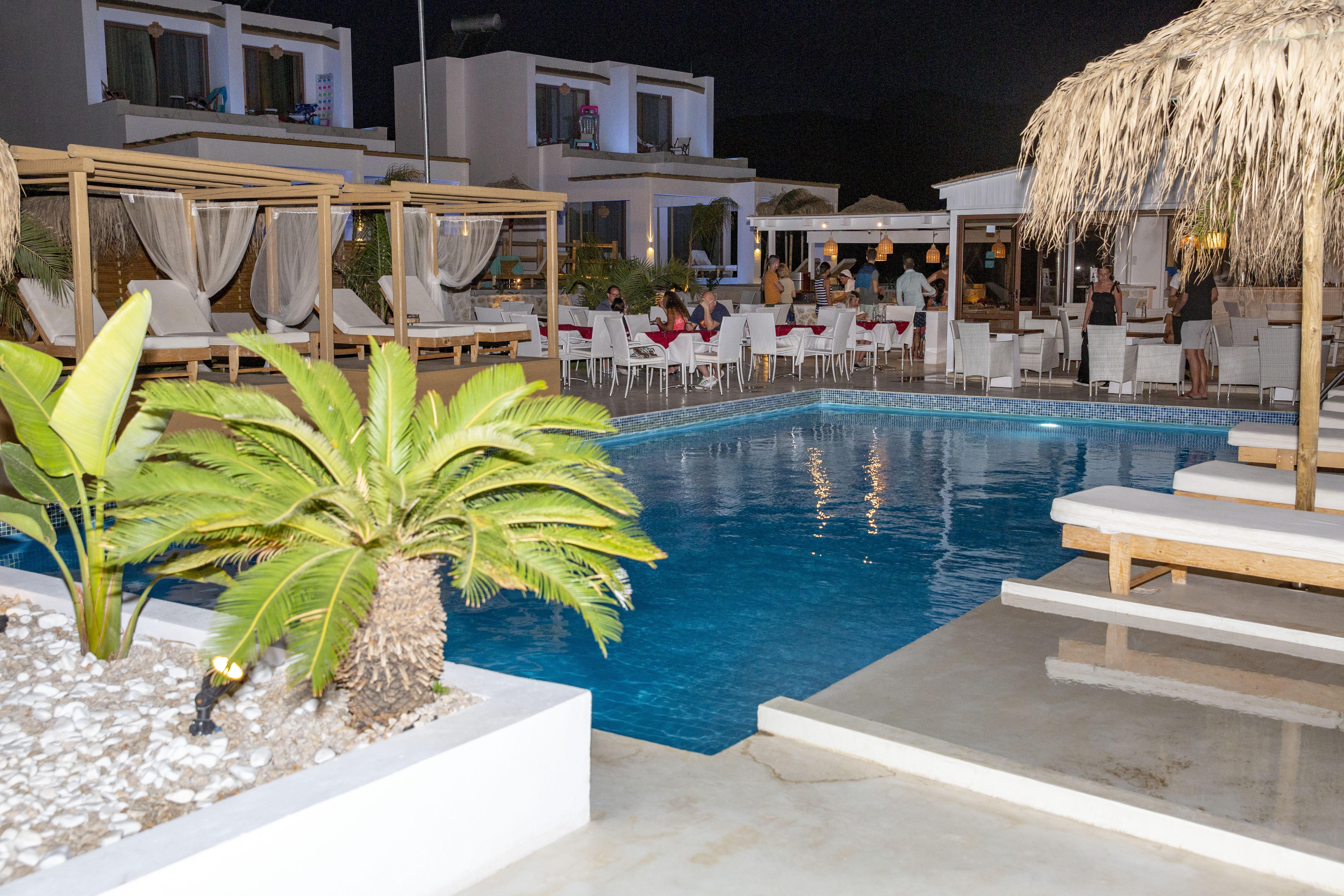 Alia Luxury Suites CCharaki Exterior foto