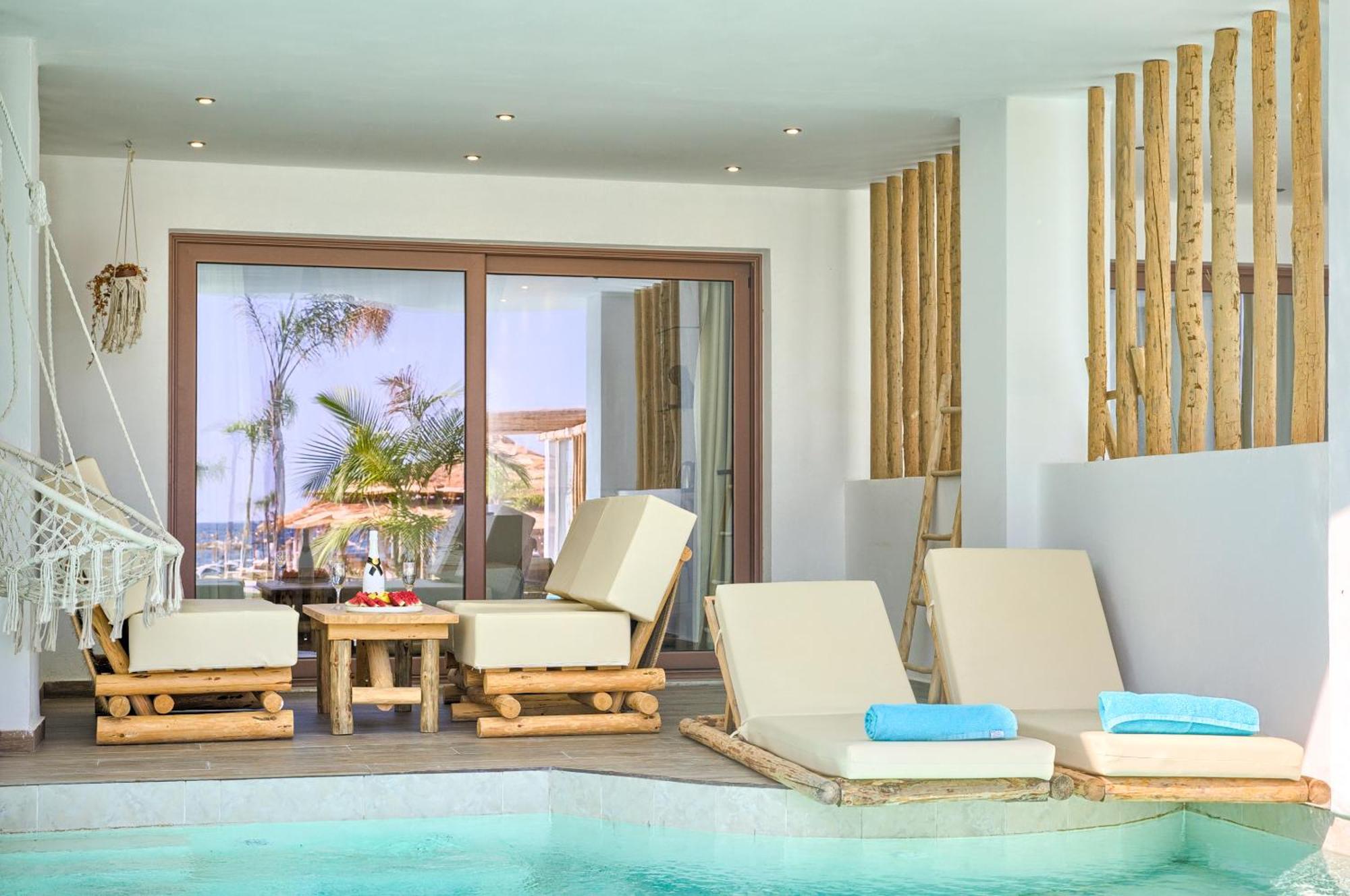 Alia Luxury Suites CCharaki Exterior foto