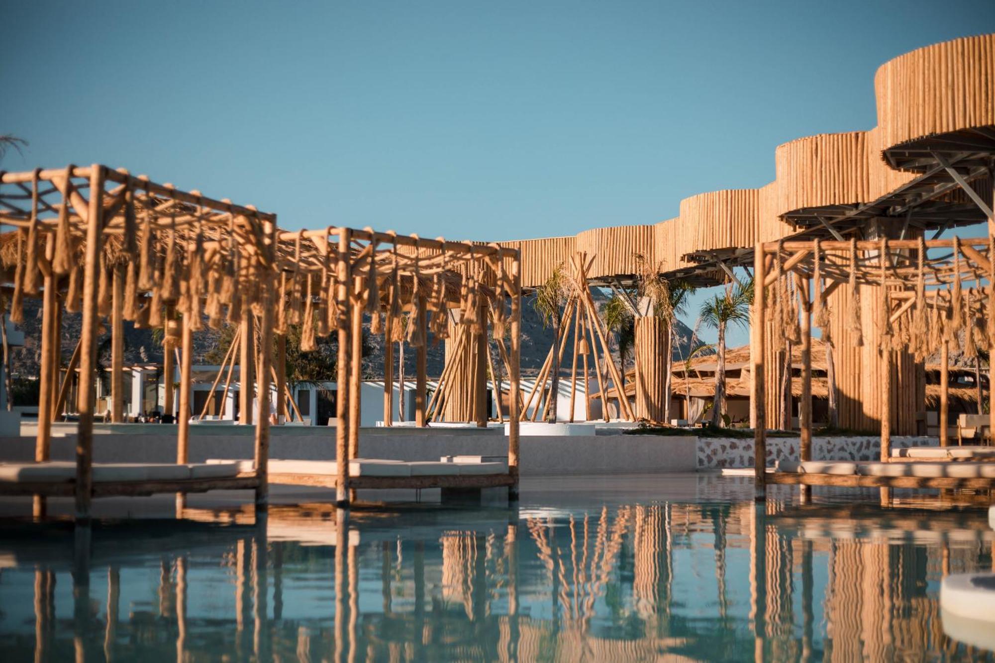 Alia Luxury Suites CCharaki Exterior foto