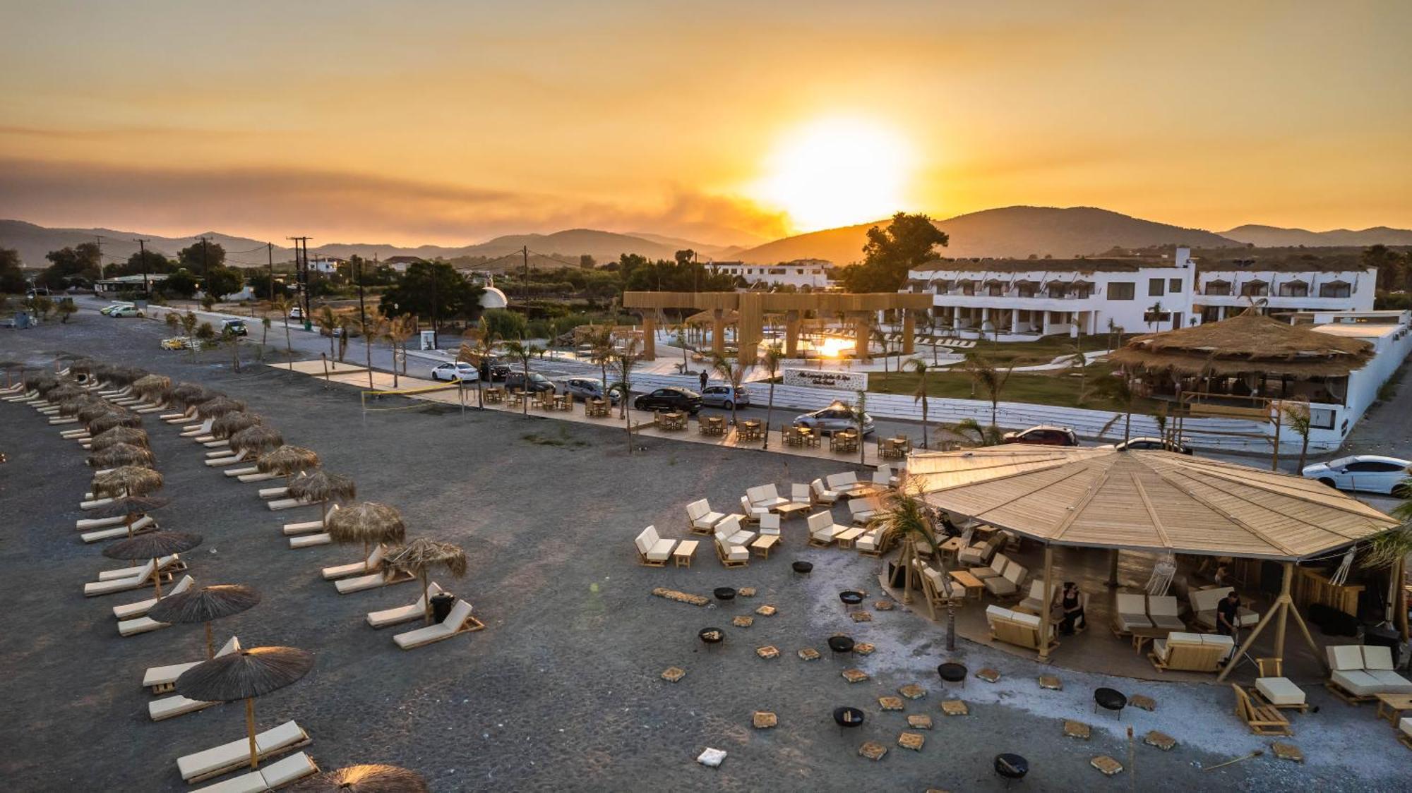Alia Luxury Suites CCharaki Exterior foto